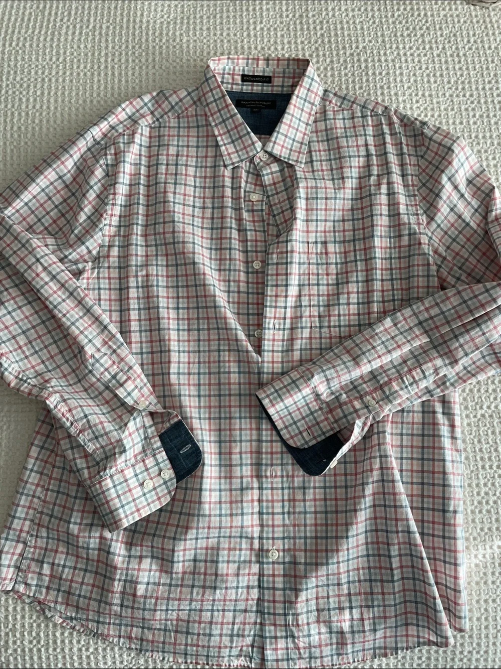 Banana Republic Men's Plaid Button-Up Shirt - White with Red & Blue Lines
